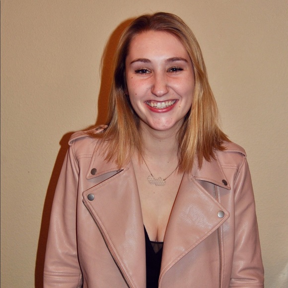 Meet your Posher, Stephanie - Picture 1 of 1
